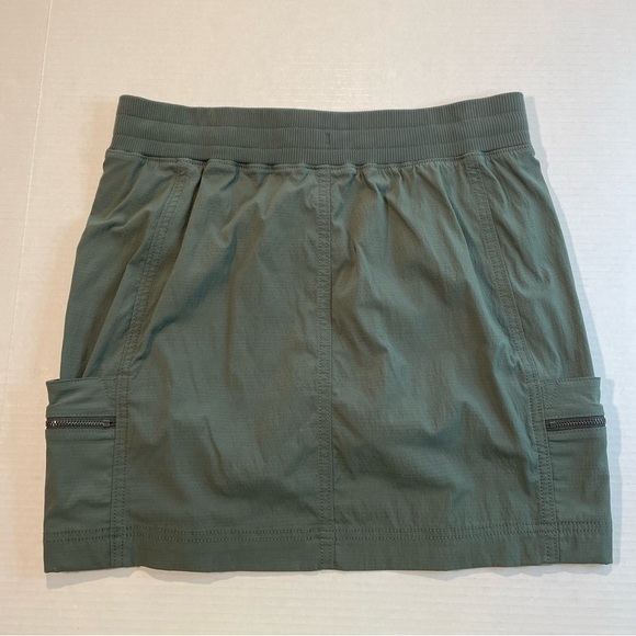 ATHLETA Trekkie Cargo Skort‎ Skirt Pockets Olive Army Green Hike Size 8 NWOT - Picture 2 of 13